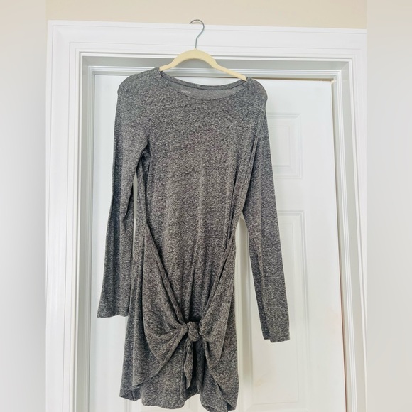 Like new Aerie size medium light tunic top in gray - Picture 1 of 4